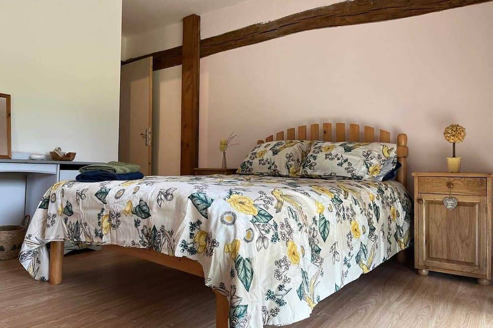 Spacious and comfortable gîte for 8 people in Chaillac-sur-Vienne, Rochechouart region