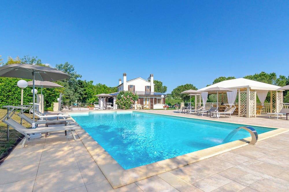Villa with pool, Jacuzzi and Spa with 4 suites in Rimini in Rimini, Rimini Provinz