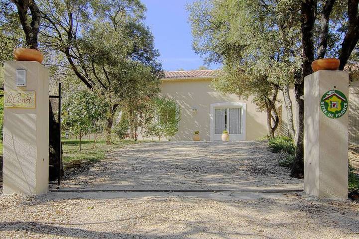 Gîte pour 6 personnes, avec jacuzzi et jardin à Aigaliers