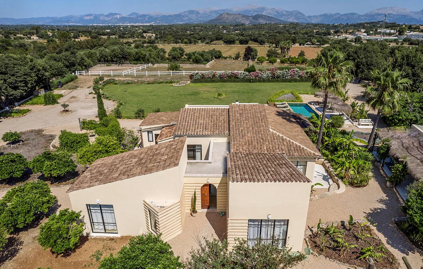 Oasis de détente avec piscine et grill près de Llubí - WiFi & AC in Llubí, Majorque l'intérieur des terres