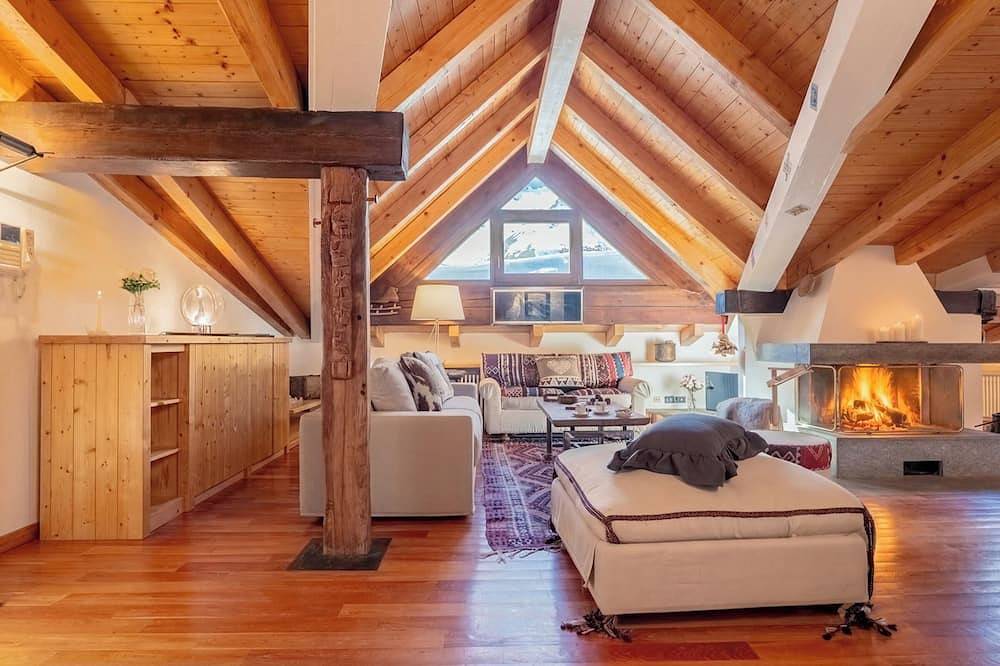 Ganze Wohnung, The Aimone - Historic Alpine Retreat in Cervinia, Valtournenche