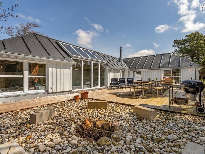 Ferieudlejning for 9 personer, med Terrasse og Pool samt Sauna i Slettestrand