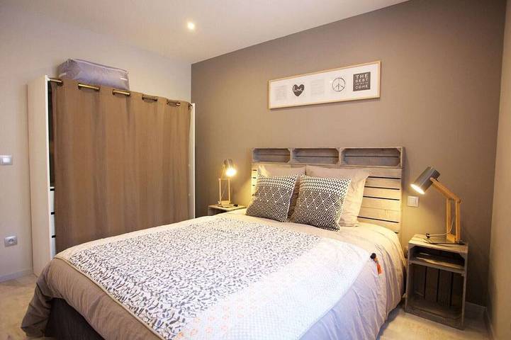 Gîte pour 4 personnes, avec Terrasse à Thizy-les-Bourgs - 2