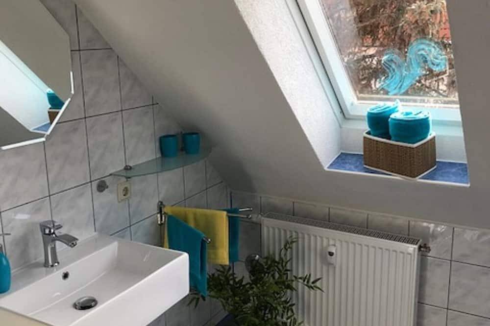 Ganze Wohnung, Liebevoll eingerichtete Ferienwohnung im Dg in Zwenkau, Zwenkauer See