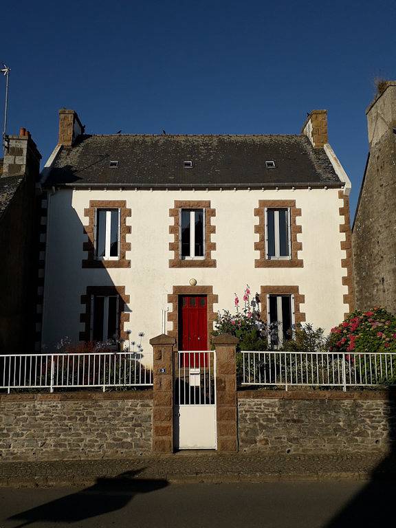 Grande maison de caractère avec jardin clos proche mer in Trédarzec, Côte de Granit Rose