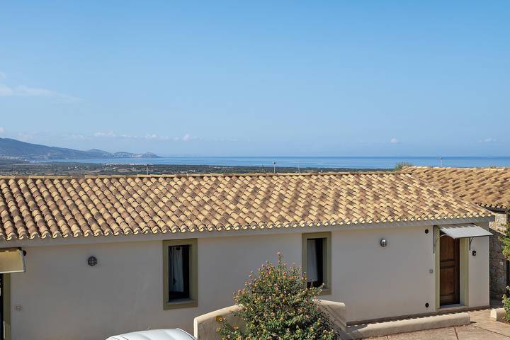 Casa vacacional "Villa Vigna" con vistas al mar, piscina y Wi-Fi in Badesi, Olbia-Tempio