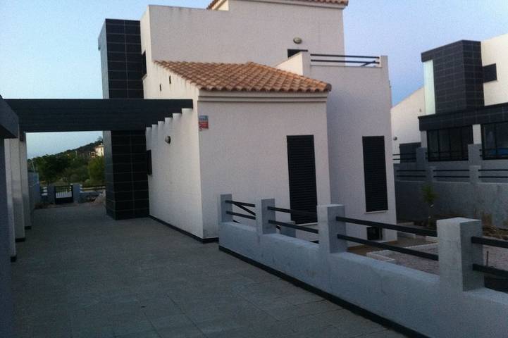 Villa de luxe sur le parcours de golf. in Urbanizacion Costa Esuri, Ayamonte