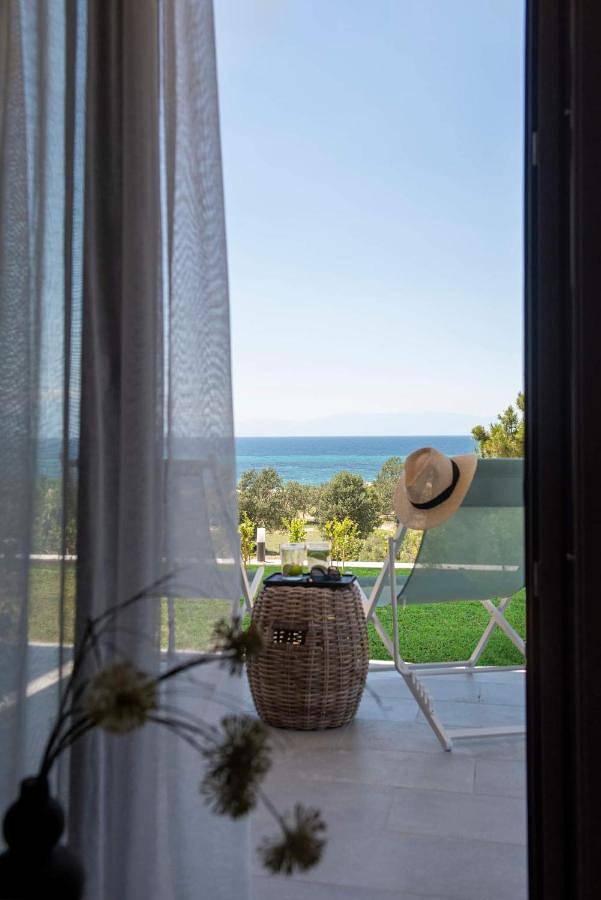 Location de vacances pour 5 personnes, avec vue ainsi que piscine et jardin dans Nea Kallikratia