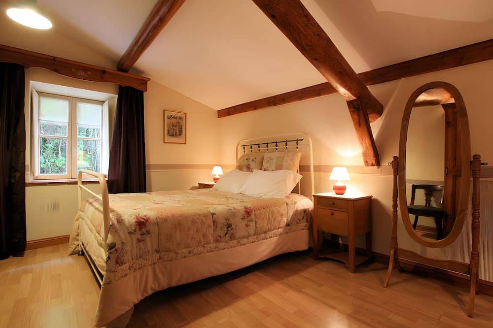 Chambre d'hôtes « Chambre Tournesols » avec terrasse partagée, jardin partagé et Wi-Fi in Polignac, Haute-Loire
