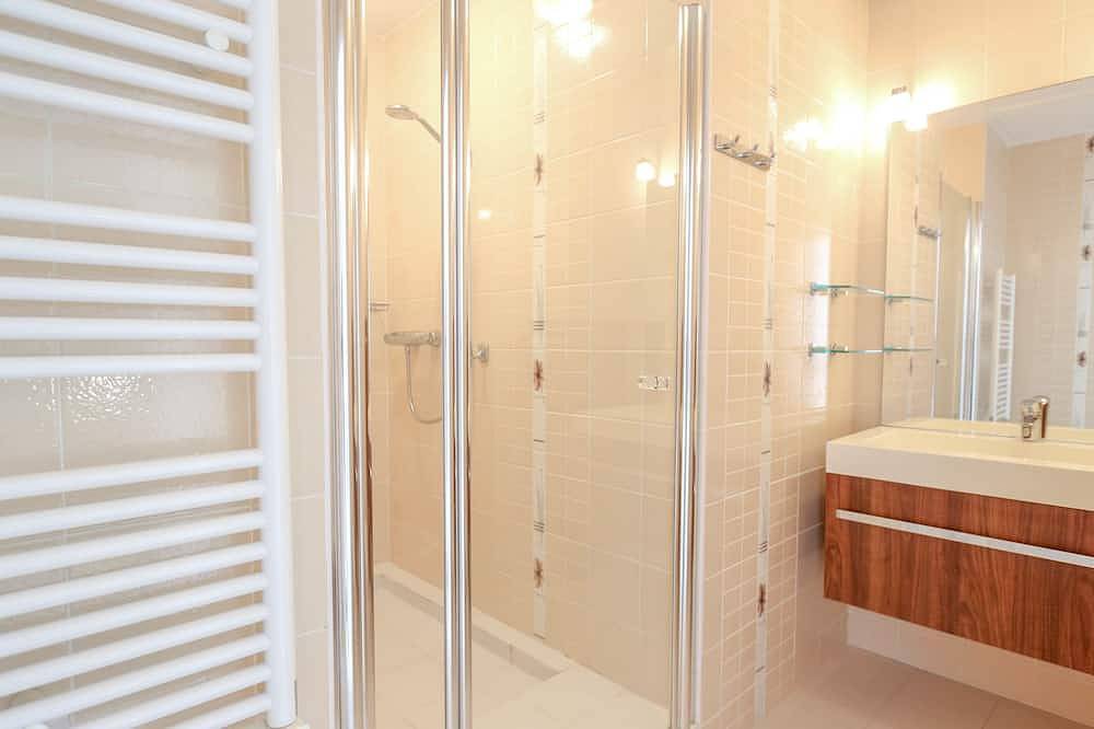 New ! Villa with Parking, Swimming Pools, Garden and Ac - Benakey in Cannes, Cannes region