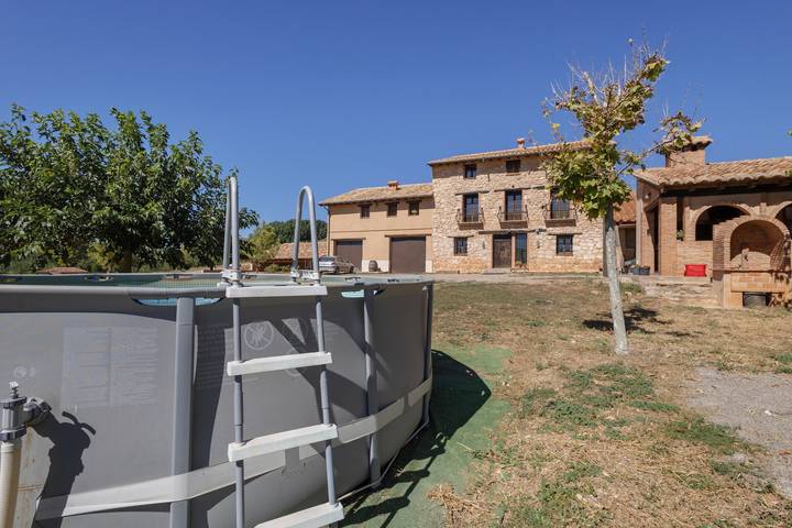 Casa de vacaciones para 18 personas, con Balcón además de Jacuzzi y Jardín en Provincia de Teruel