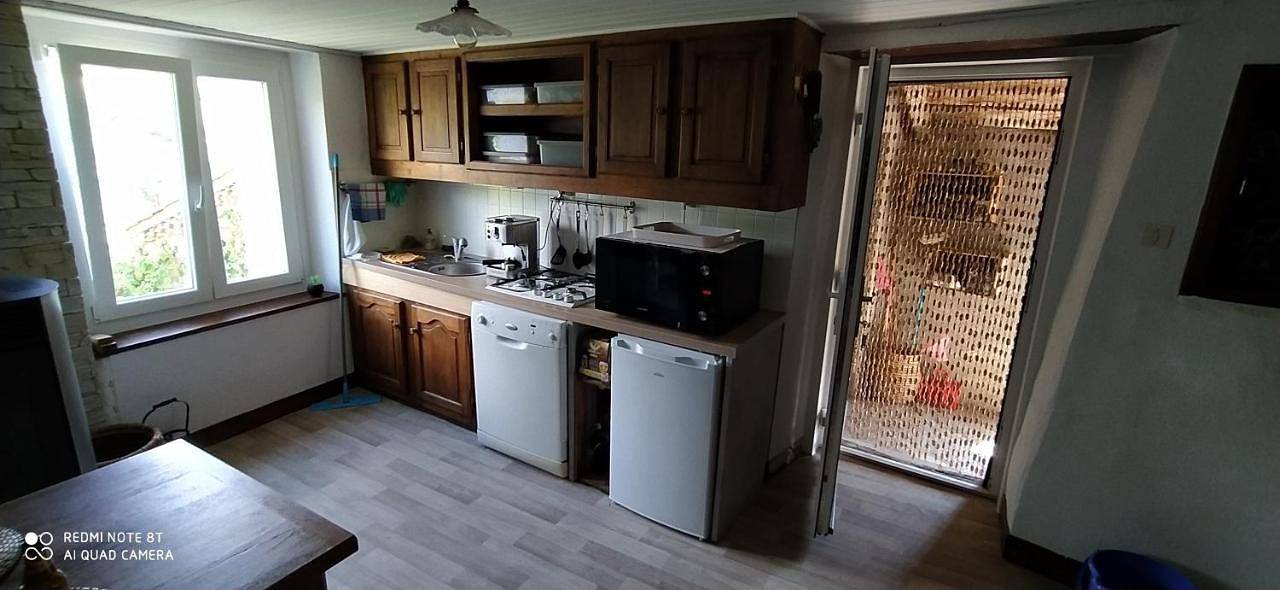 Appartement entier, One-Bedroom Apartment in Villeneuve-d'Allier, Haute-Loire