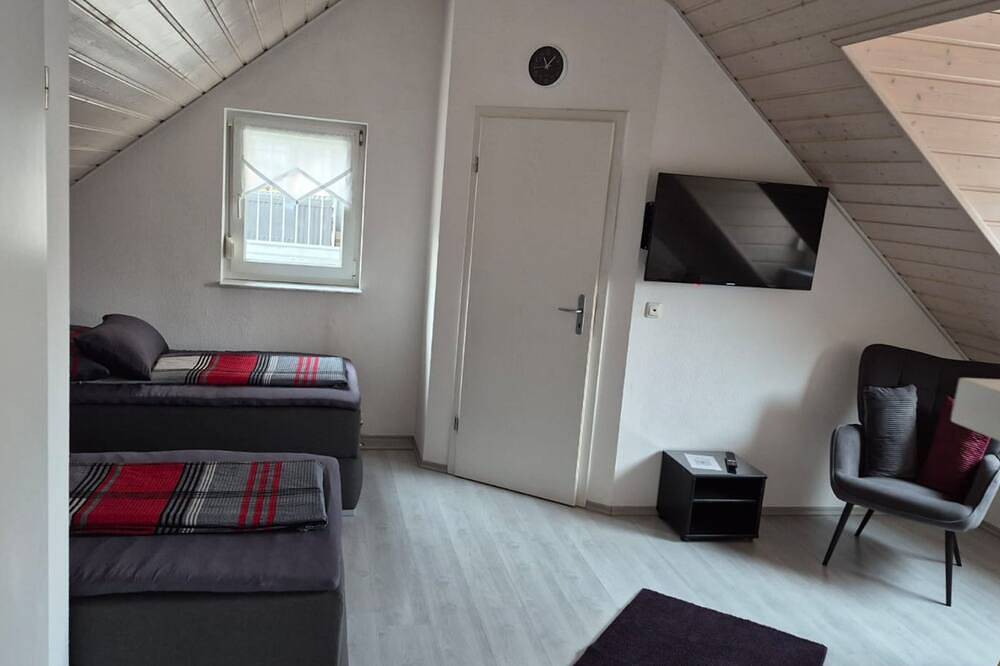 Ganze Wohnung, Ferienwohnung 2 35qm mit kleiner Küche in Zirndorf, Franken