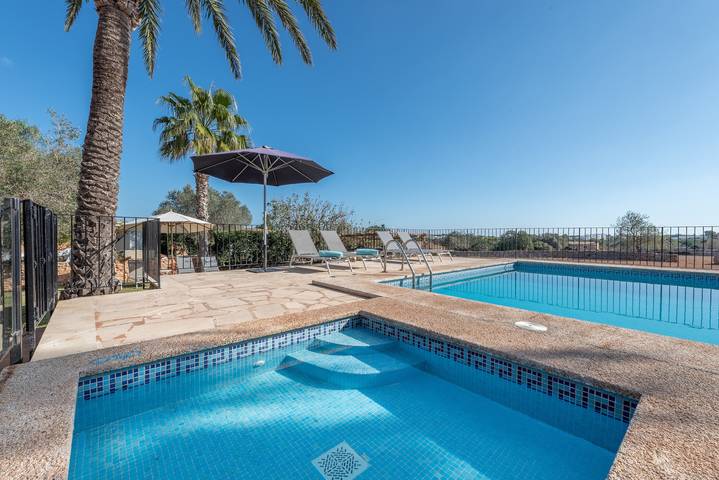 Finca für 8 Personen, mit Balkon und Garten sowie Kinderpool