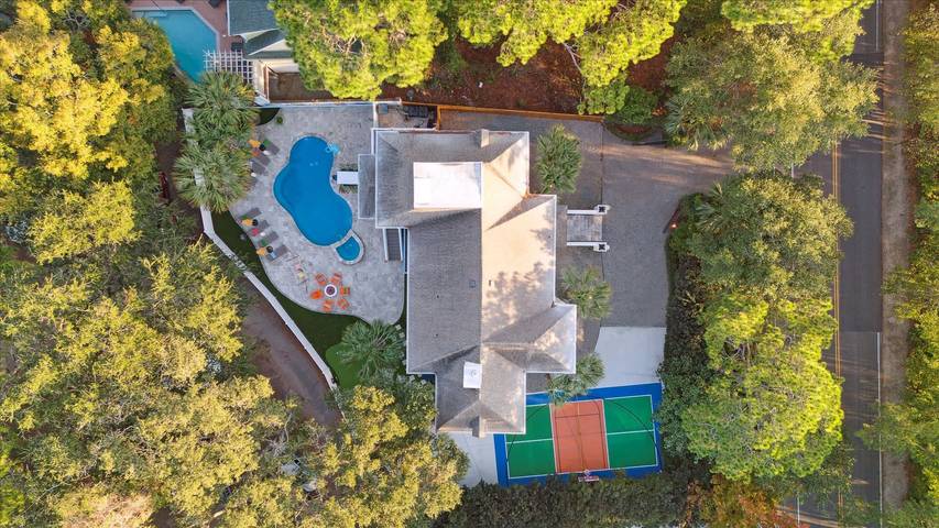 Vacation house for 24 people, with yard - 1