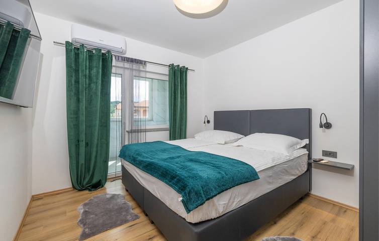 Ganze Ferienwohnung, Gemütliche Ferienwohnung mit Terrasse in der Nähe des Strandes Mala Rajska in Lopar, Rab