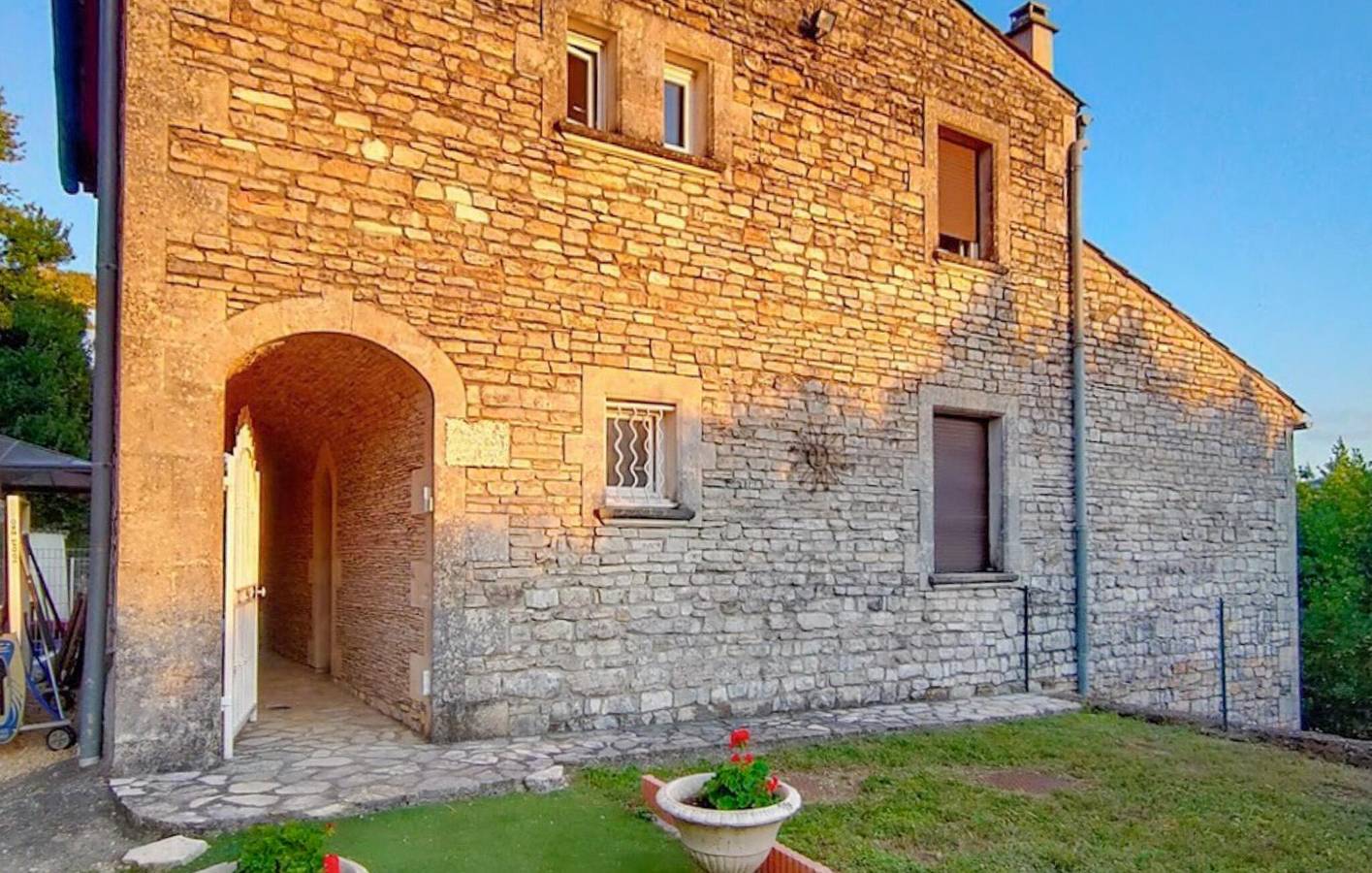 Appartement luxueux avec piscine et climatisation, à 1000m de Saint-Brès in Saint-Ambroix, Parc national des Cévennes