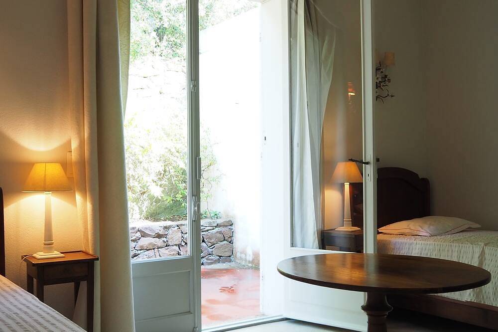 Villa d'architecte Bellerive - Face mer à 30m - 5 Ch - 10 pers - Wifi in Saint-Raphaël, Massif de l'Esterel
