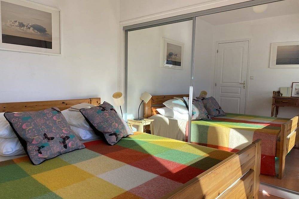 House with direct beach access in Erquy | 4 guests | in Caroual, Erquy