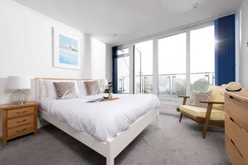 Log Cabin for 6 People in Newquay, Cornwall, Photo 4