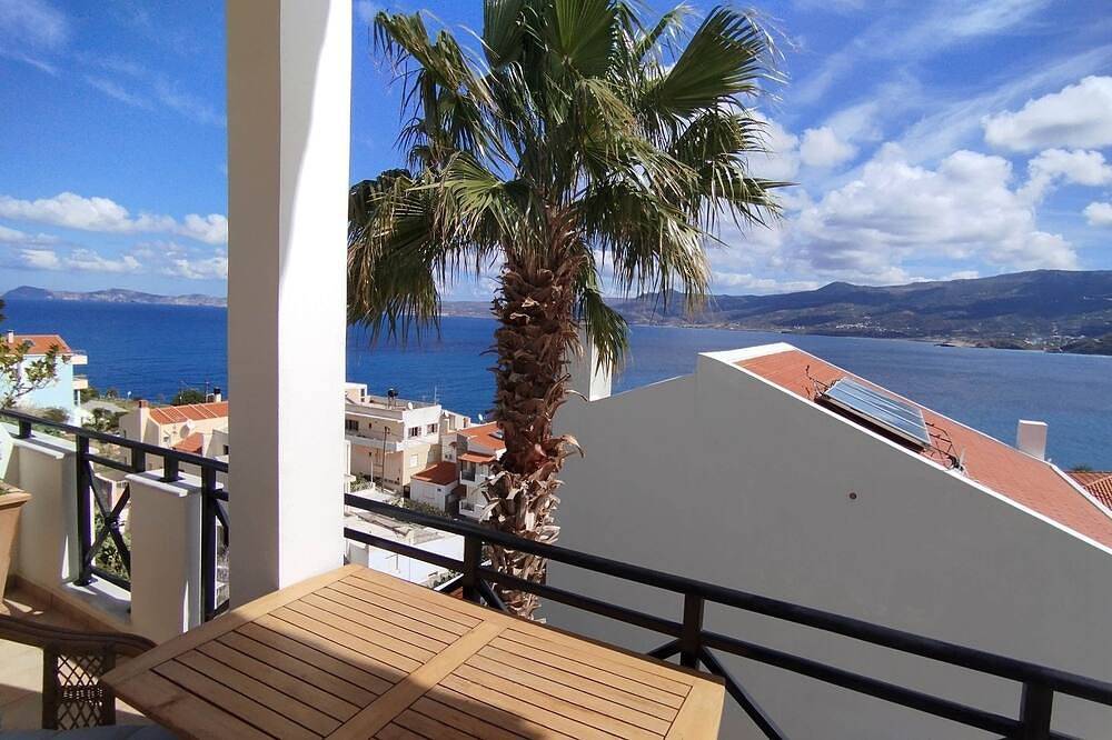 Beautiful Home 3Br 2.5Baths Sleeps7, Amazing sea view walk to Beach & Downtown. in Sitia, Lasithi