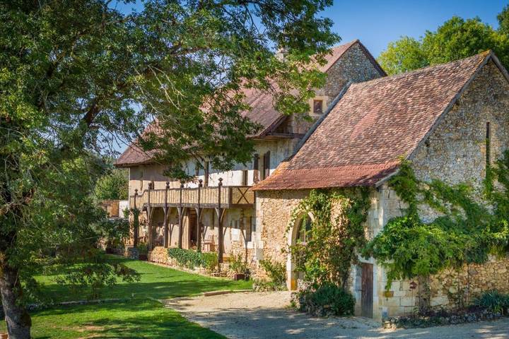 Location de vacances pour 14 personnes, avec Balcon et Terrasse ainsi que Jardin et Piscine à Montagnac-la-Crempse