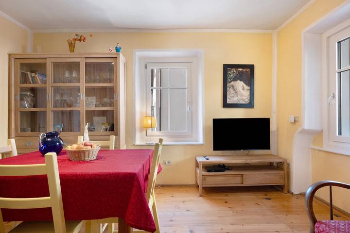 'Casa Avisio', private garden, Wi-Fi, and ski slopes nearby