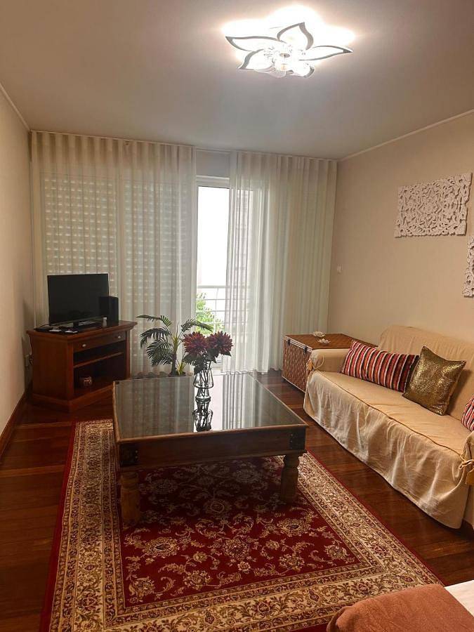 Apartamento de férias para 4 pessoas, com varanda e vista em Ponta Delgada