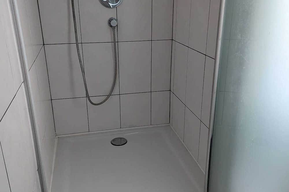 Ganze Wohnung, Schwalbennest Eg links mit Balkon in Sachsenheim, Kraichgau