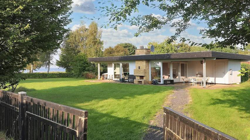 Ferieudlejning for 6 personer, med Terrasse i Falster