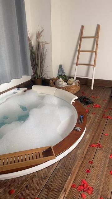 Chambre d’hôte pour 2 personnes, avec jardin ainsi que terrasse et jacuzzi à Lunéville