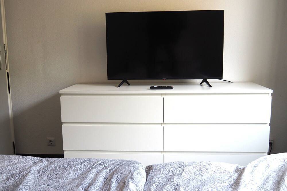 Ganze Wohnung, Zentrale Ferienwohnung mit gesichertem Privatparkplatz im Hinterhof in Ludwigshafen, Kurpfalz