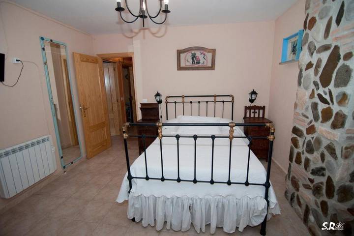 Casa rural para 12 personas, con terraza, Se admiten mascotas en Valle del Alagón - 3