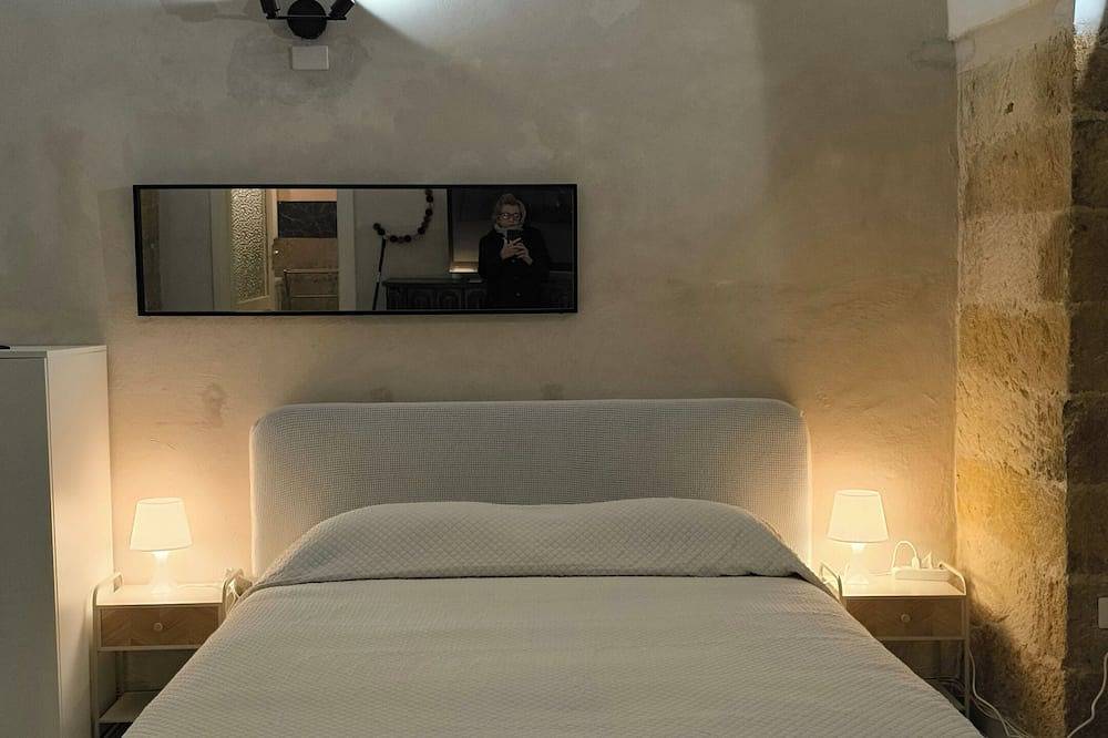 Hel leilighet, In the center, whole detached house with kitchen and inner courtyard in Brindisi, Salento