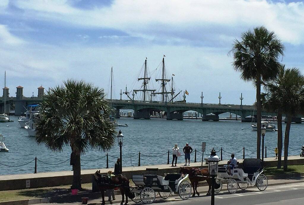 Ganze Wohnung, Romantic Getaway -Parking - Immaculate Property-- 2 Blocks vom Stadtzentrum entfernt in St. Augustine, St. Johns County