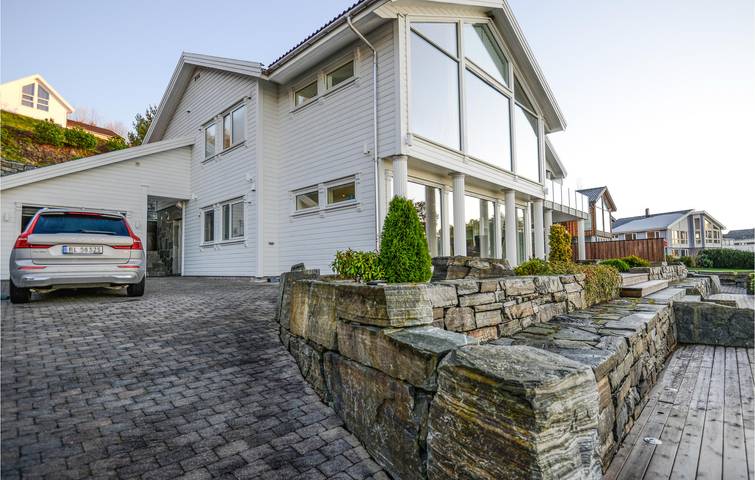 Ganze Ferienwohnung, Ferienwohnung für 8 Personen mit Terrasse in Hjelmeland