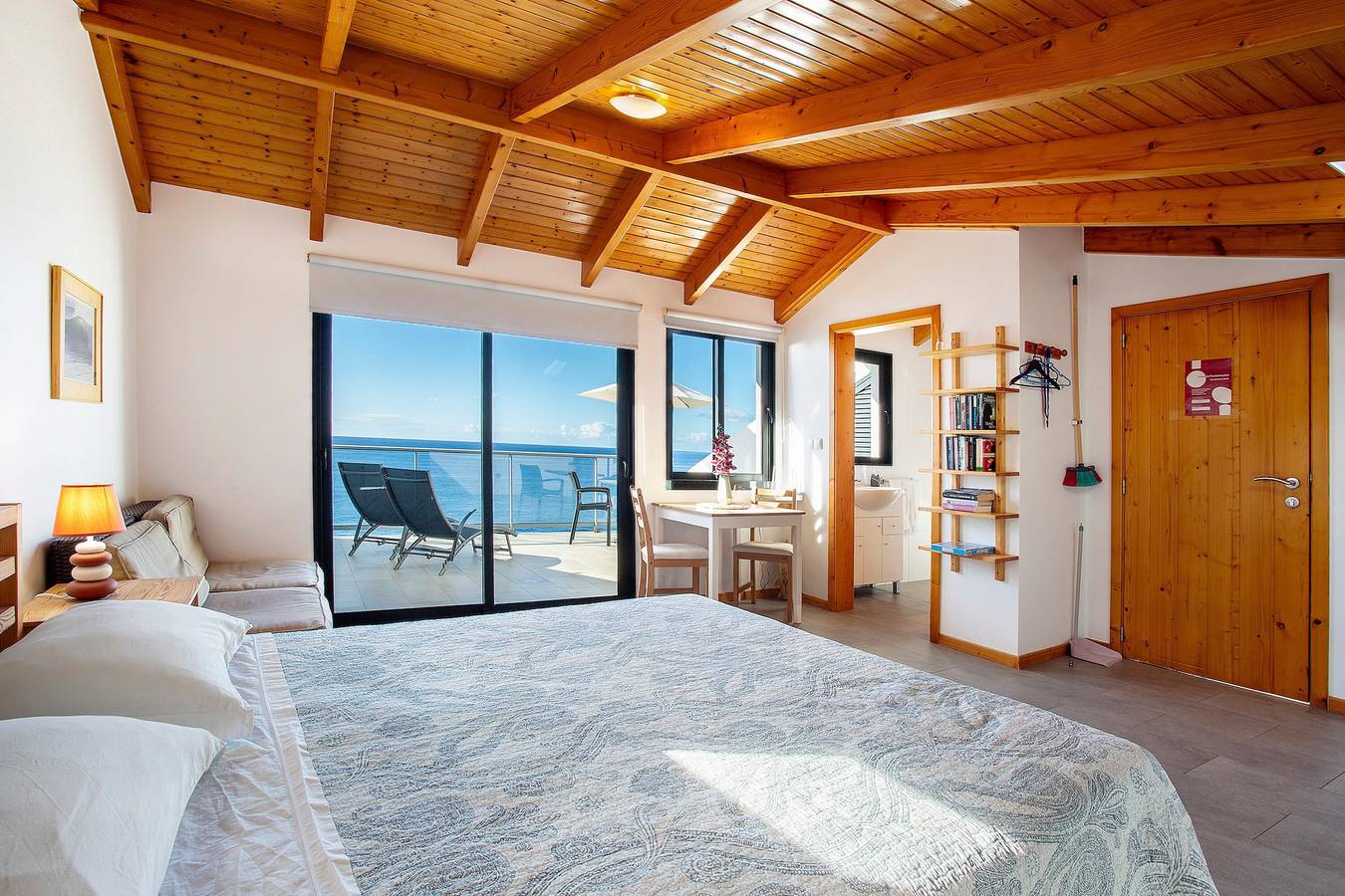 Entire apartment, Apartment 'The Wave House  - Oceanfront' with Sea View, Wi-Fi and Air Conditioning in Jardim do Mar, Madeira