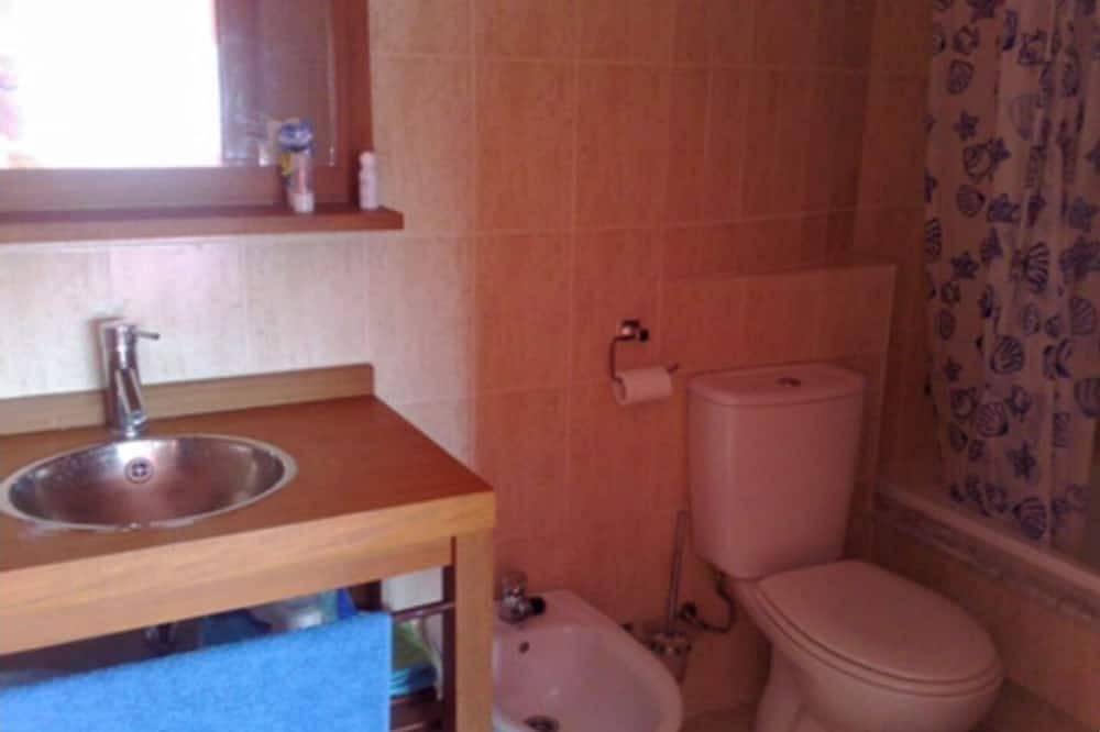 Entire apartment, La Coruña playa Bastiagueiro in Santa Cruz (Coruña), Oleiros (Espanha)