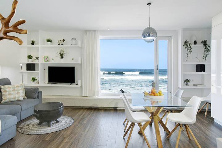 Villa "Quintanilla" with Direct Access to Beach, Sea Views & Wi-Fi in Arucas (municipality), North Gran Canaria