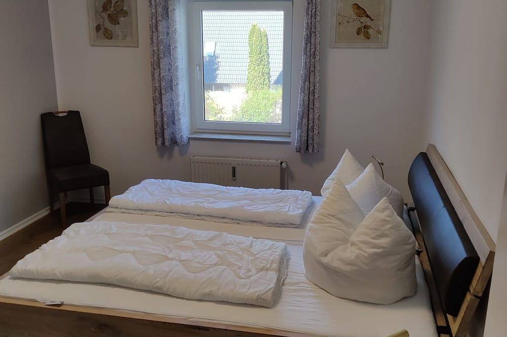 Ganze Wohnung, Gemütliche Ferienwohnung direkt am See in herrlicher Natur in Nienhäger Hütte, Krakow am See