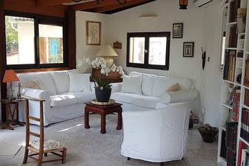 Gîte pour 6 personnes, avec terrasse et jardin à Camps-la-Source