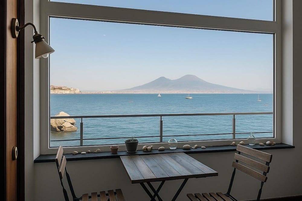 La Casa Sull Acqua in Posillipo, Naples