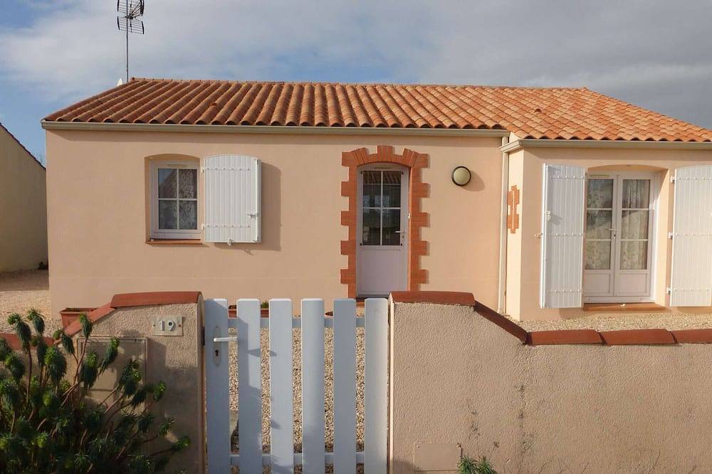 Maison plain-pied avec jardin clos, 6 personnes, proche plage et centre, parking, 3 chambres in Givrand, Vallée de la Loire