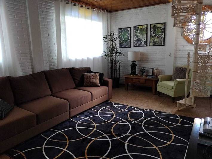 Casas e apartamentos de temporada para 14 pessoas, com jacuzzi e sauna e ainda jardim em Nova Lima