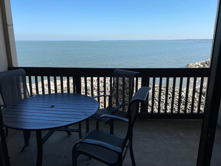 Vacation rental for 4 people, with balcony and hot tub in Port Clinton