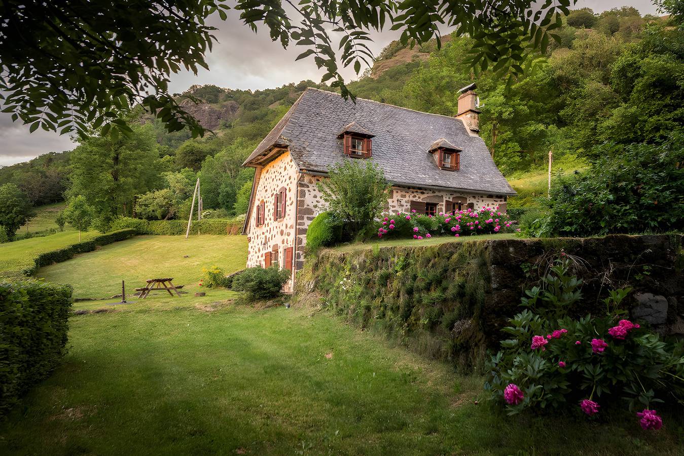 Wunderschön! Alleinstehendes Haus im Jordanne-Tal in Saint-Cirgues-de-Jordanne, Aurillac und Umgebung