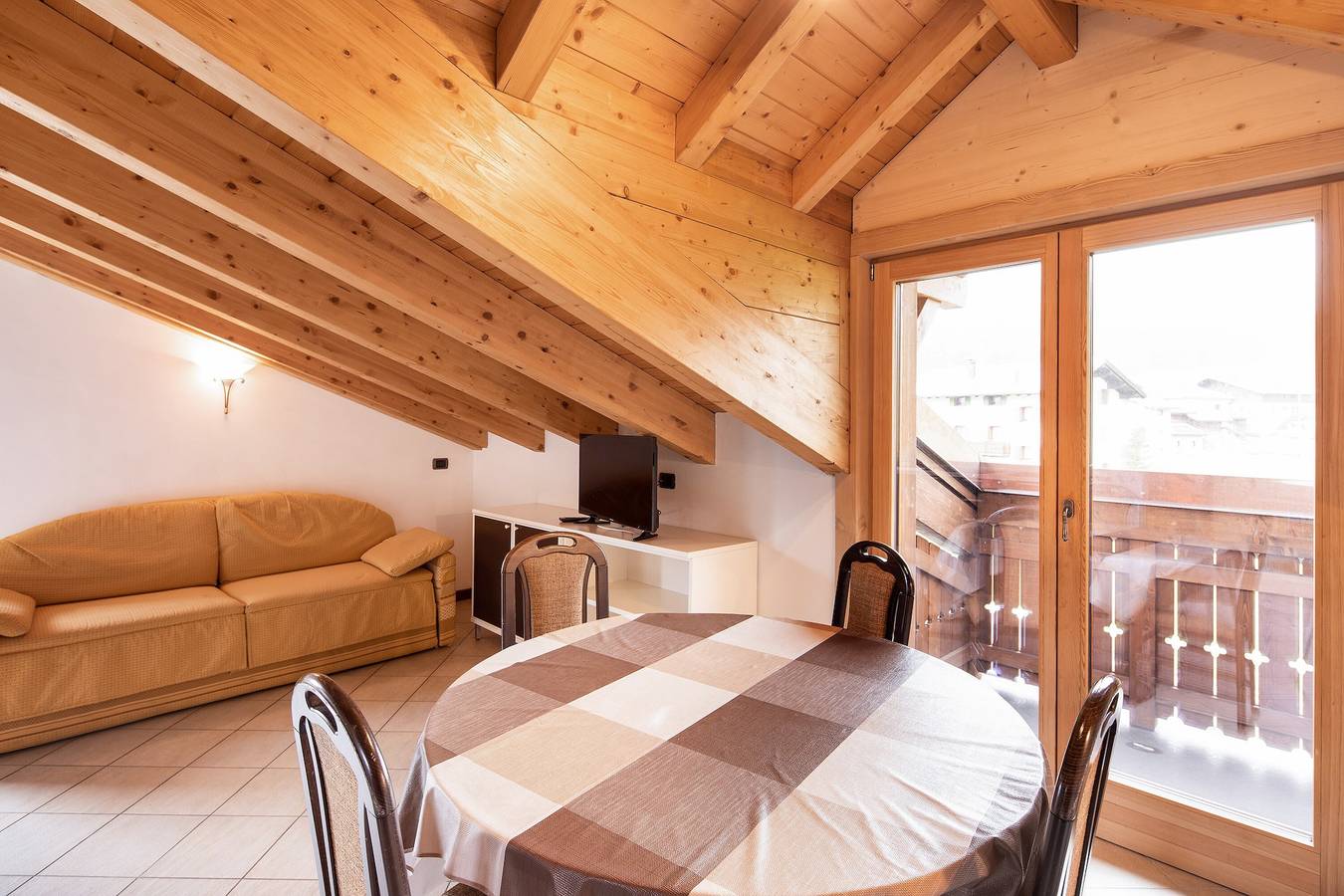 Appartamento intero, Appartamento 'Chalet Kiara Appartamento Molin' con vista sulle montagne, balcone e Wi-Fi in Livigno (Borgo), Livigno