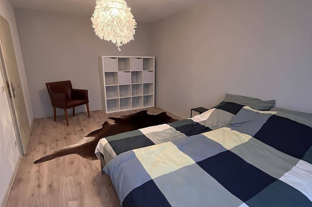 Ganze Wohnung, Ankommen & Wohlfühlen - geräumige Ferienwohnung mit Terrasse und grüner Umgebung in Wallerfangen, Saargau