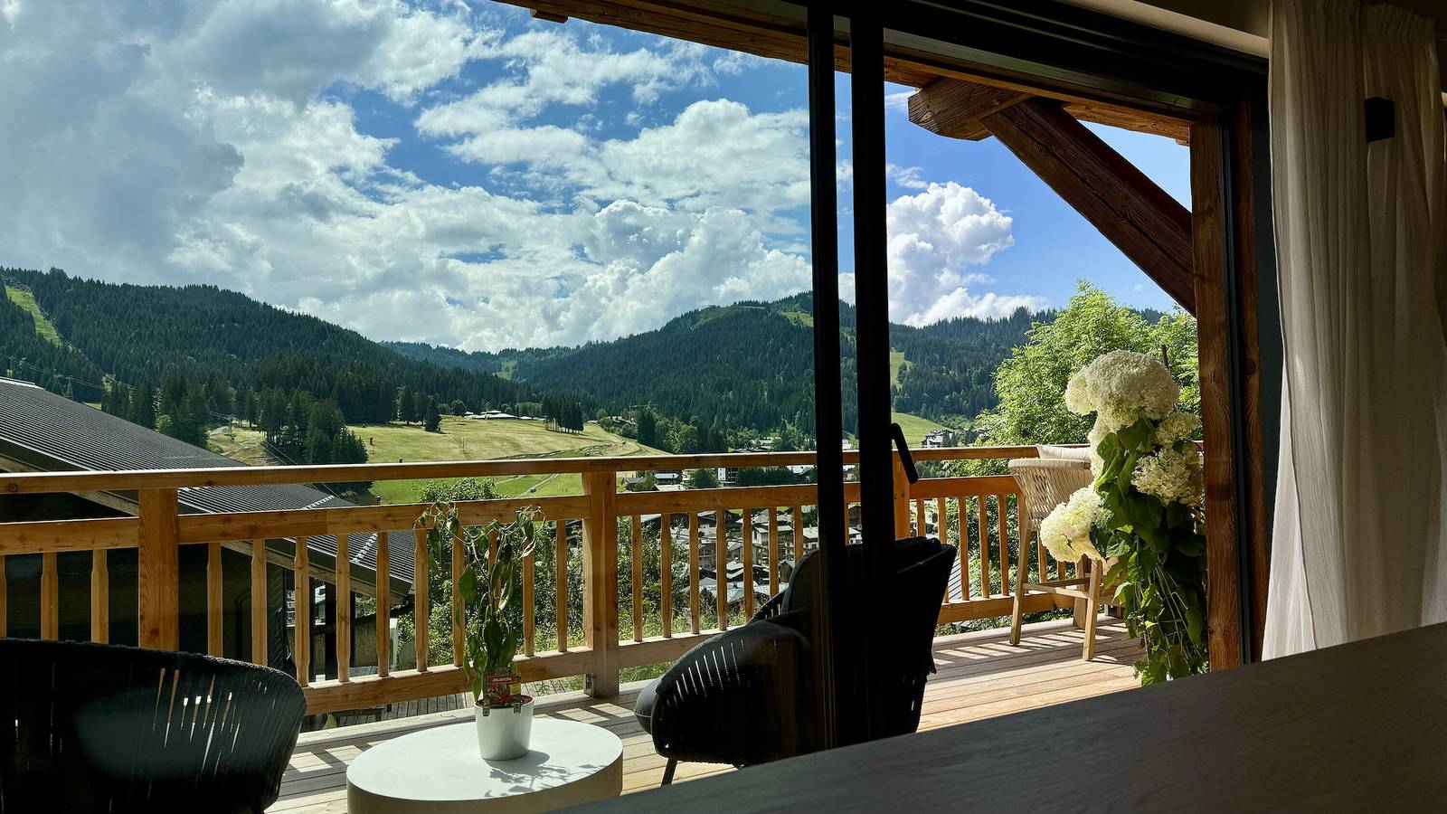 Chalet 'Casa Di Più - Les Gets' with Mountain View, Private Terrace and Wi-Fi in Les Gets, Les Portes du Soleil