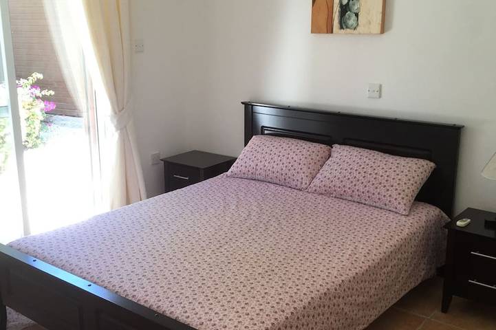 Location de vacances pour 4 personnes, avec terrasse et jardin dans Πισσούρι - 2